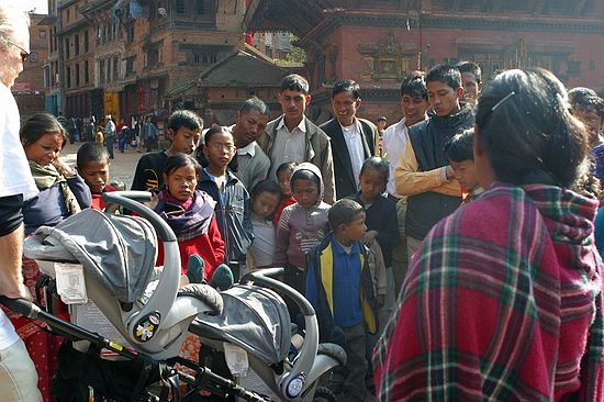 Crowds in Baktipur.