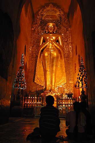 Praying at Ananda Paya.